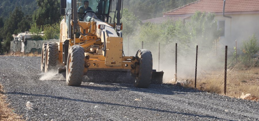 Korkuteli Belediyesi’nden Geri Dönüşümle Dayanıklı Yol Çalışması