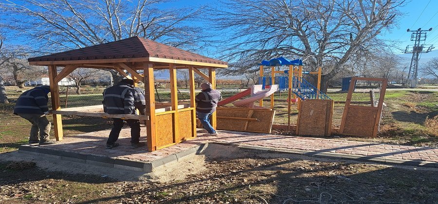 Korkuteli Belediyesi'nden Öğrencilere Yeni Otobüs Durağı