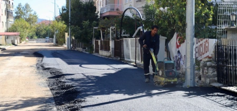 Yeni Mahalle'de Sıcak Asfalt Çalışmaları Başladı